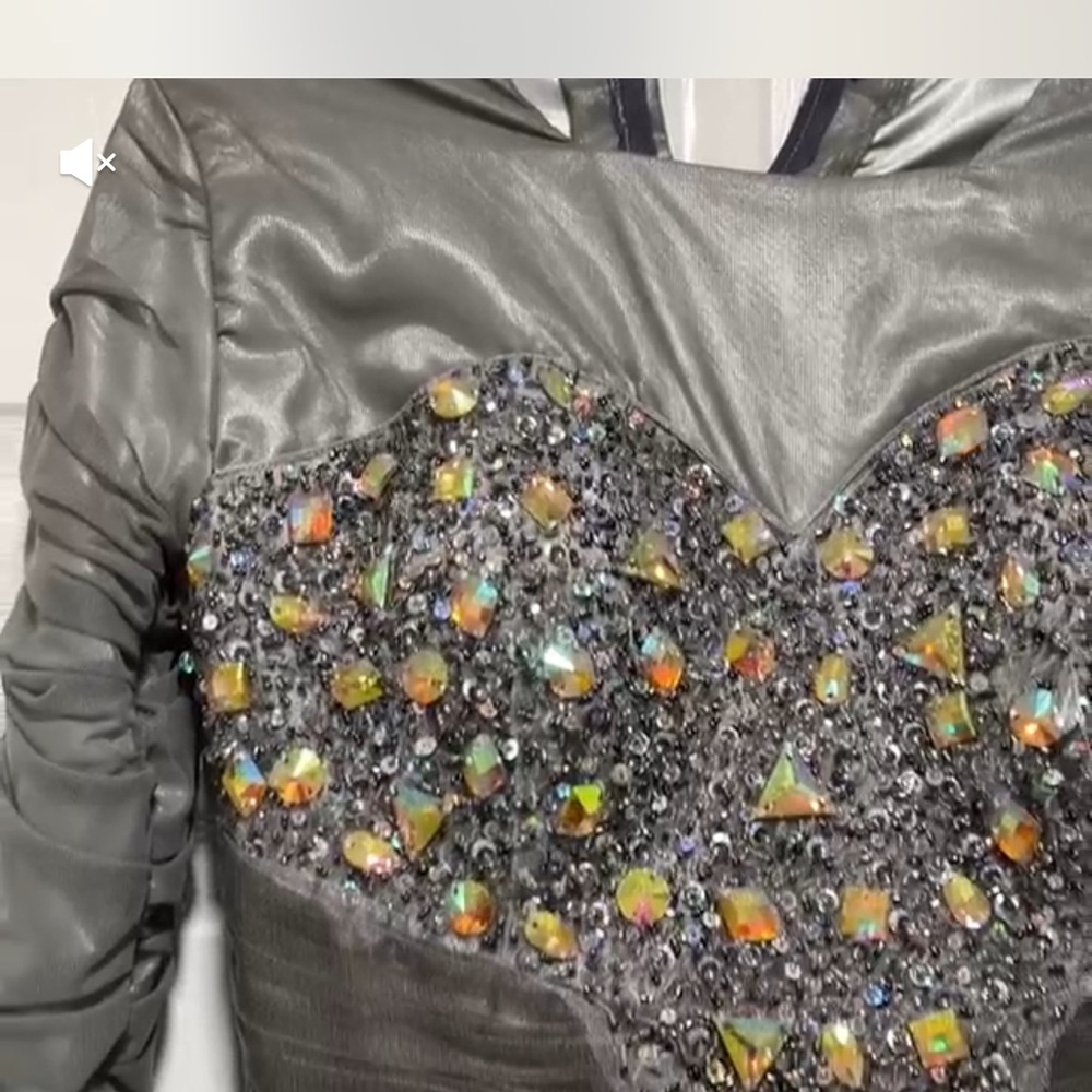 Custom designed gown - Picture 5 of 5